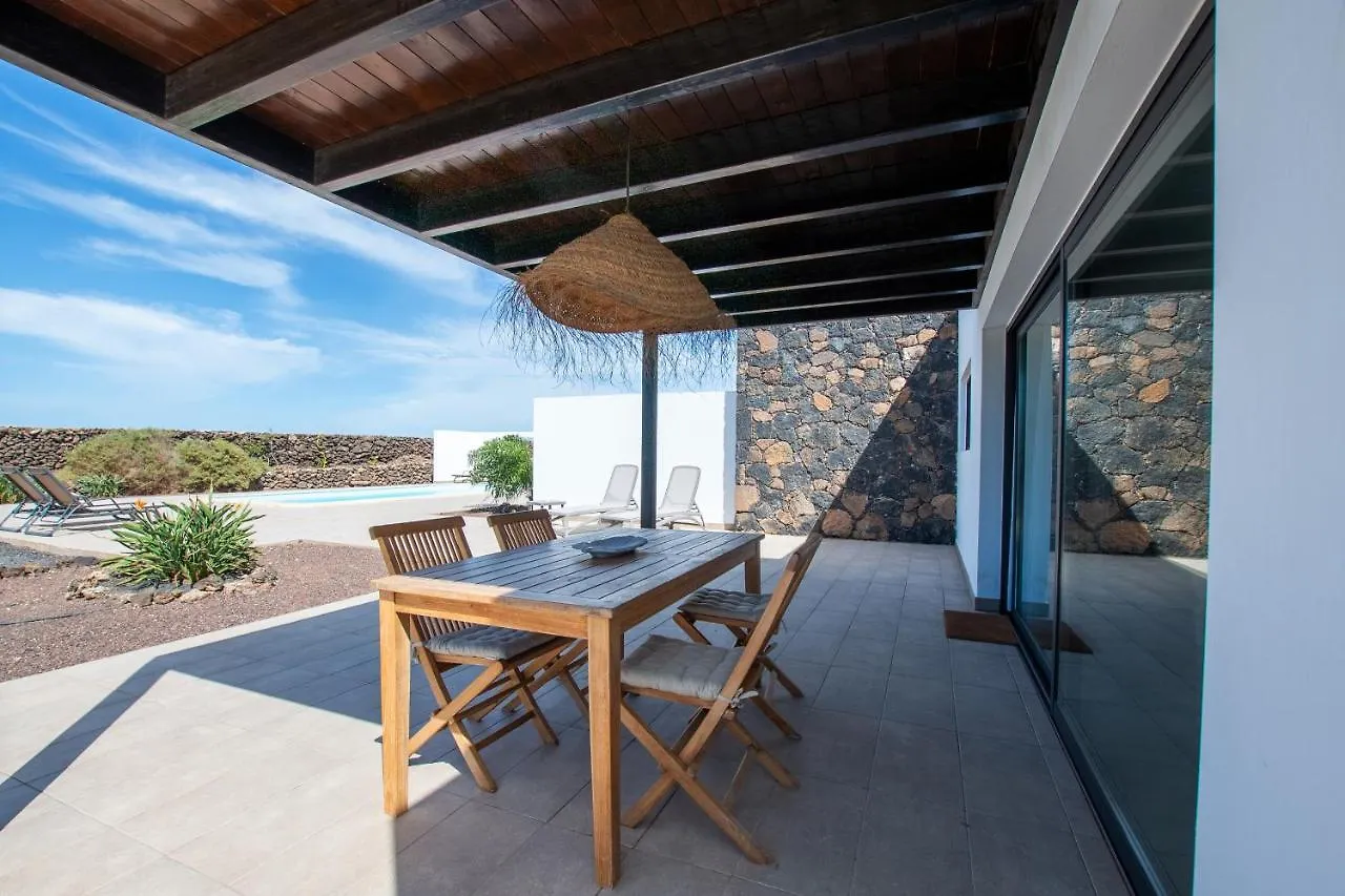 Сasa de vacaciones North Shore Villas, Villa Makai, Heated & Shared Pool Lajares España
